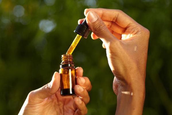 Understanding CBD Tinctures: Dosage, Benefits, and Effects